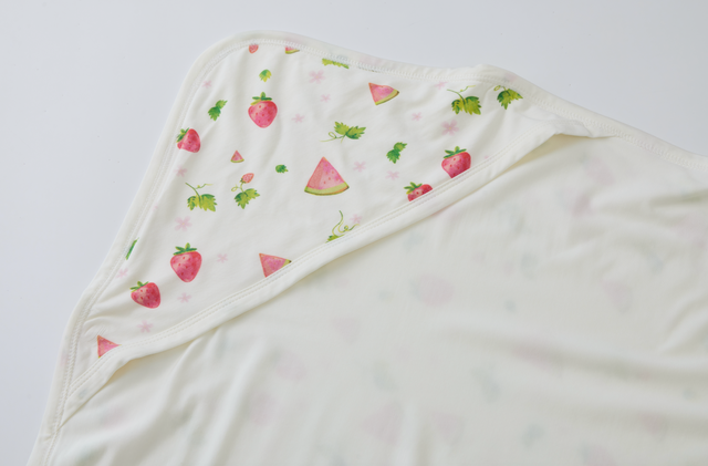 Blara Organic Strawberry Print Blanket 90x90cm